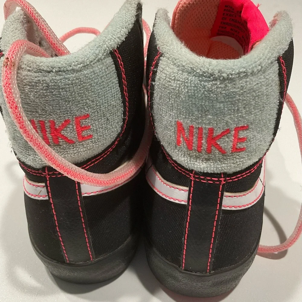 🌼🌼NIKE Black/Pink Canvas Shoes, Size 5Y (Big Kid)